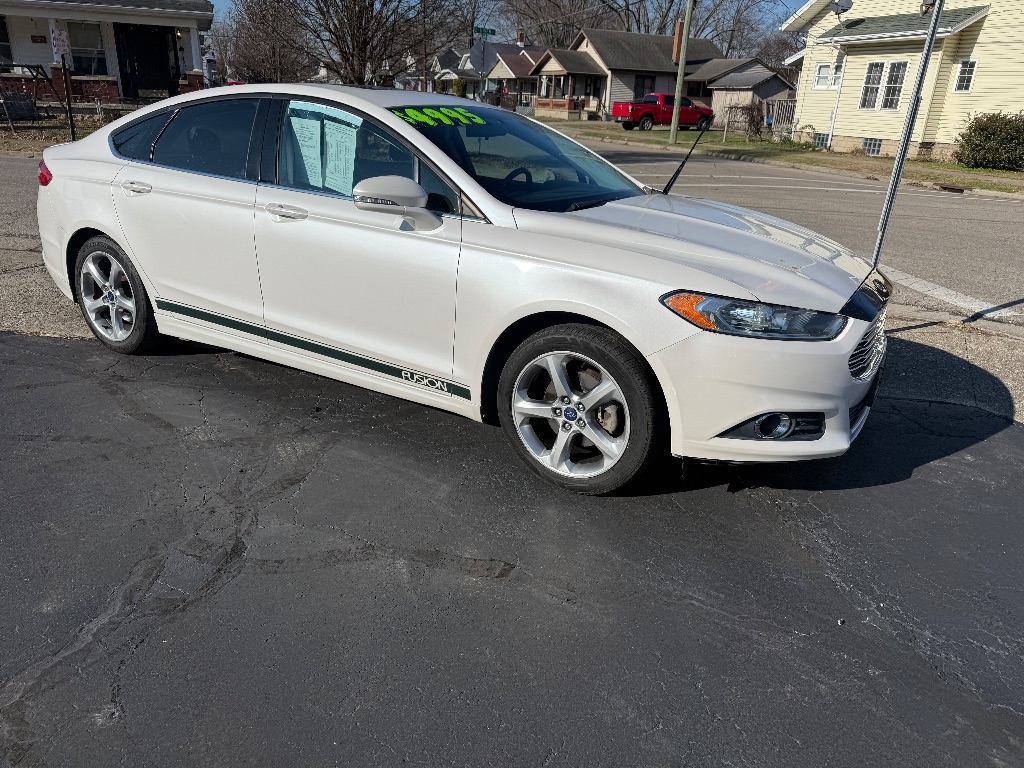 2013 Ford Fusion SE's photo