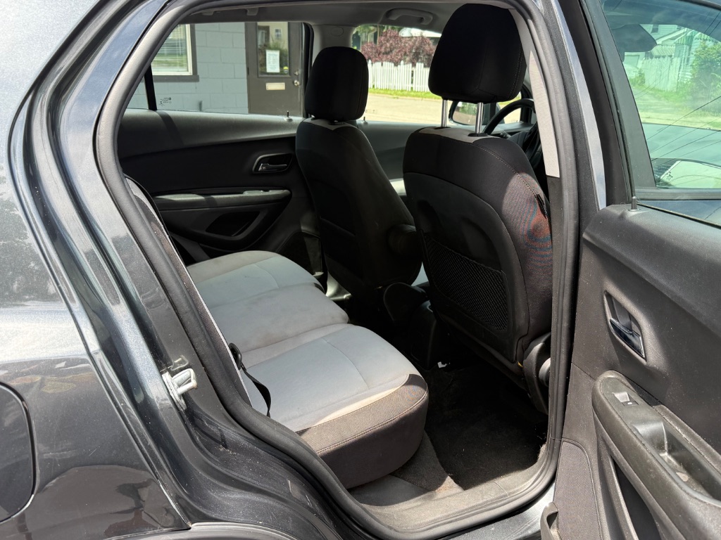 2019 Chevrolet Trax LS - Photo 10