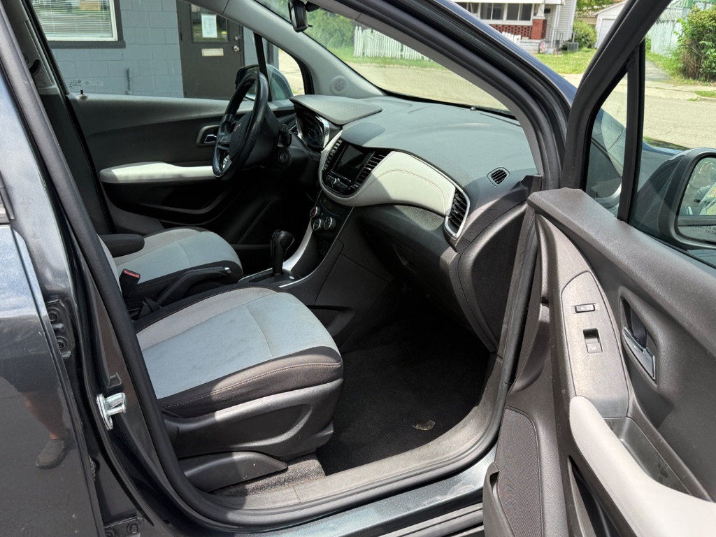 2019 Chevrolet Trax LS - Photo 8