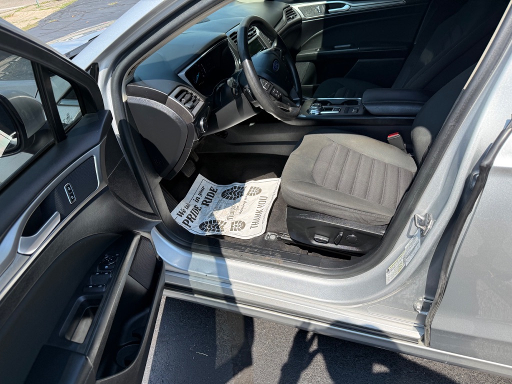 2018 Ford Fusion SE - Photo 10