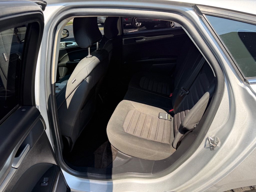 2018 Ford Fusion SE - Photo 11