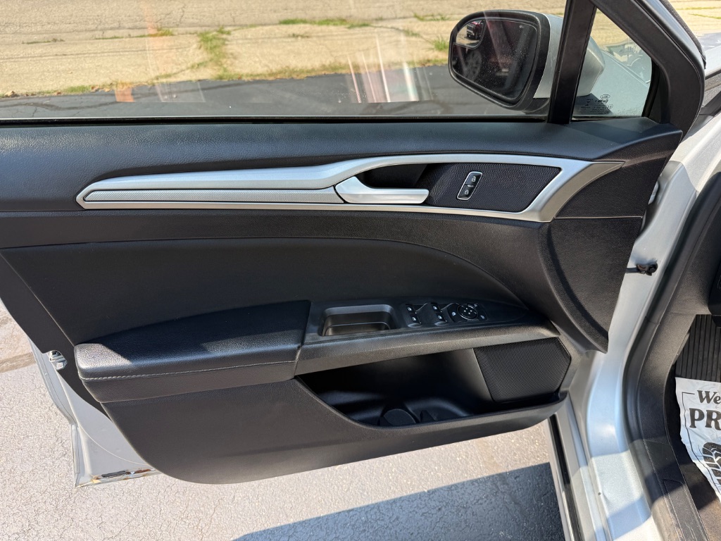 2018 Ford Fusion SE - Photo 9